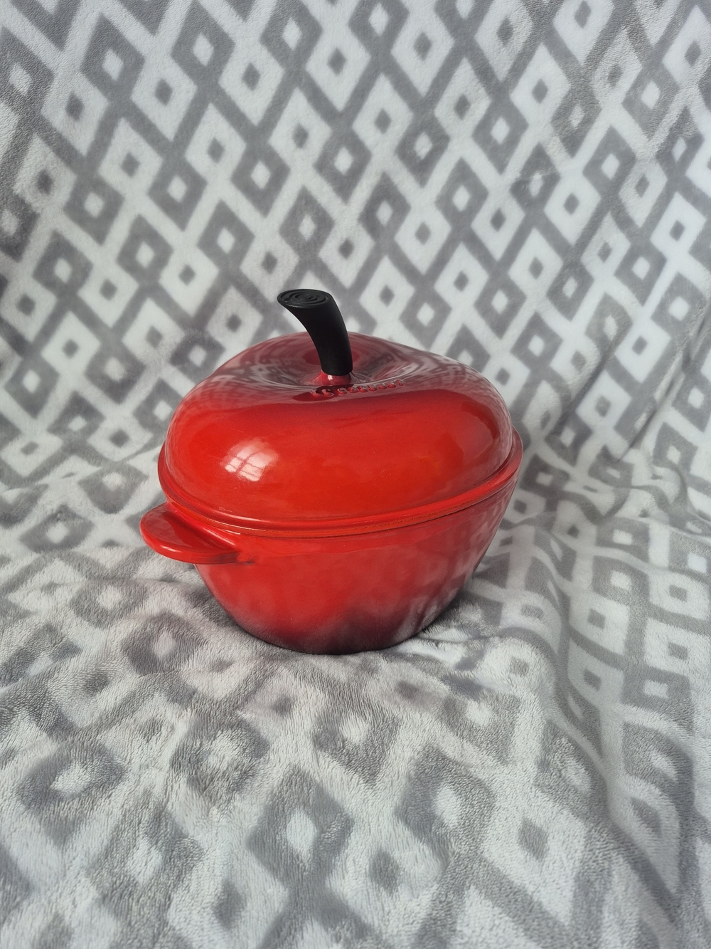 Le Creuset Apple Cocotte 2.25 US Quarts - Cast Iron